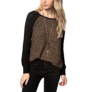 O’Neill Ruth Raglan sweater
Boat neck, long sleeve, saddle hemmed.